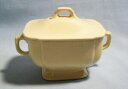 【送料無料】キッチン用品・食器・調理器具・陶器 ヴィンテージイエローホーマーラフリンリビエラシュガーボウルリッドVintage Yellow Homer Laughlin Riviera? Sugar Bowl w Lid