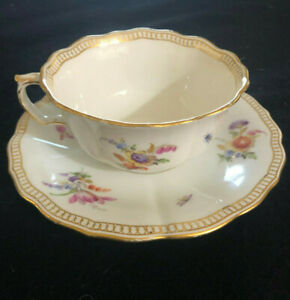 ̵ۥåʡĴƫޥƥåפȥβMeissen 19th century Hand Painted Tea Cup and Saucer in Floral Pattern
