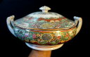 yzLb`piEHEE@`t@~[[Y傫`[[ŏꂽȃBe[WStunning Vintage YT Decorated In Hong Kong Famille Rose Large Tureen