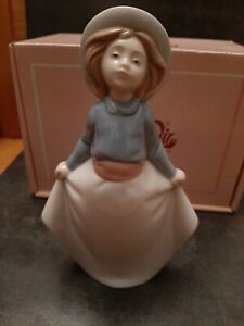 楽天hokushin【送料無料】キッチン用品・食器・調理器具・陶器　ナオフィギュアカーシー若い女の子フィギュアNao Figurine - 'Curtsy - 1290' - 1997 Young Girl Figurine （34）