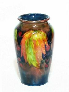 楽天hokushin【送料無料】キッチン用品・食器・調理器具・陶器　ウィリアム・ムーアクロフト・フランベ葉とベリー花瓶William Moorcroft Flambe Leaves & Berries Vase