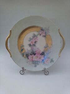 Antique Limoges France T &amp; V Signed, Hand Painted Serving Platter W/ Gold Trimアンティーク・リモージュフランス署名入り、手描きサービングプラッターゴールドトリム※注意※NYからの配送になりますので2週間前後お時間をいただきます。人気の商品は在庫が無い場合がございます。ご了承くださいませ。サイズの種類の商品は購入時の備考欄にご希望のサイズをご記載ください。　携帯メールでの登録ですと楽天からのメールが届かない場合がございます。