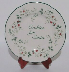 キッチン用品・食器・調理器具・陶器　サンタランチョンプレートのためのウィンターベリークッキーPfaltzgraff Winterberry　 Cookies For Santa　 9 Luncheon Plate　USA
