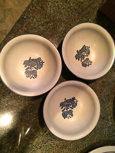 3- Pfaltzgraff Stoneware YORKTOWNE 6 Soup / Cereal Bowsプファルツグラフストーンウェアスープシリアルボウ※注意※NYからの配送になりますので2週間前後お時間をいただきます。人気の商品は在庫が無い場合がございます。ご了承くださいませ。サイズの種類の商品は購入時の備考欄にご希望のサイズをご記載ください。　携帯メールでの登録ですと楽天からのメールが届かない場合がございます。