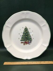 【送料無料】キッチン用品・食器・調理器具・陶器　ティスザシーズンテーブルメイトコレクションディナープレートクリスマスツリー(1) 'Tis The Season Table Mates Collection Dinner Plate Christmas Tree 12-3/8