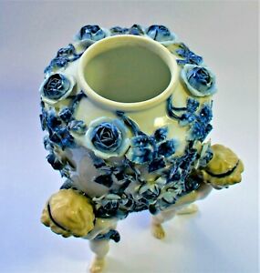 【送料無料】キッチン用品・食器・調理器具・陶器　アンティークマイセン花瓶ケルブ花瓶青い花の枝葉年頃Antique Meissen Vase Cherubs Vase Blue Flowers Branches & Leaves circa 1890