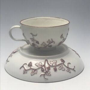 ̵ۥåʡĴƫޥ󥫥åפȥΤĤ꡼աMeissen cup and saucer 18th century vine relief, Porcelain