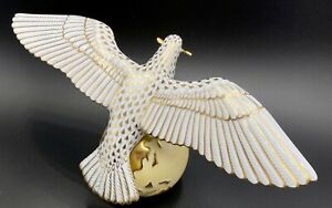 【送料無料】キッチン用品・食器・調理器具・陶器　??ミントヘレンドリミテッドピース鳩鳥金魚網フィギュア?? MINT HEREND LIMITED ED #41/75 PEACE Dove Bird Gold Fishnet Figurine ($1,950)