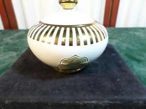 【送料無料】キッチン用品・食器・調理器具・陶器　絶妙なチロアラックスゴールドストライプメタリックアクセントシュガーボウルゴールド処理蓋Exquisite Ciroa Luxe Gold Stripe Metallic Accent Sugar Bowl w/Gold Handled Lid