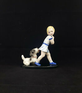 【送料無料】キッチン用品 食器 調理器具 陶器 犬と遊ぶ金シャイダーフィギュア若い女の子Goldscheider Figurine 6853 Young Girl Playing with Dog