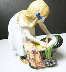 【送料無料】キッチン用品・食器・調理器具・陶器　ヴィンテージマイセンコンラートヘンチェルフィギュア人形キャリッジと少女Vintage MEISSEN Konrad Hentschel Figurine - GIRL WITH DOLL CARRIAGE