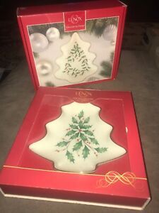 【送料無料】キッチン用品・食器・調理器具・陶器　箱密封された種類のレノックスホリデーホリーツリーキャンディディッシュ新品のロットLOT of 2 DIFFERENT Lenox Holiday Holly Tree Candy Dish NEW IN BOXES & SEALED(3)