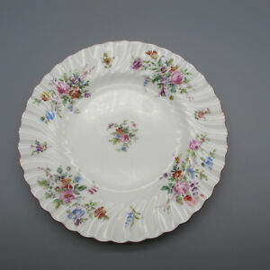 Minton Bone China MARLOW Salad / Dessert Plates - SET OF TWOミントンボーンチャイナマーロウサラダデザートプレートセットオブツー※注意※NYからの配送になりますので2週間前後お時間をいただきます。人気の商品は在庫が無い場合がございます。ご了承くださいませ。サイズの種類の商品は購入時の備考欄にご希望のサイズをご記載ください。　携帯メールでの登録ですと楽天からのメールが届かない場合がございます。