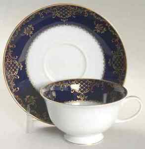 【送料無料】キッチン用品・食器・調理器具・陶器　ローゼンタール・シャルルマーニュフットティーカップソーサーコバルトゴールドフィリグリーROSENTHAL CHARLEMAGNE FOOTED TEA CUPS & SAUCERS COBALT GOLD FILIGREE