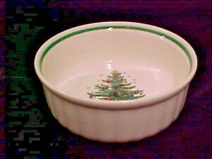 【送料無料】キッチン用品・食器・調理器具・陶器　日光ハッピーホリデークリスマスツリー野菜サービングスフレボウルNikko HAPPY HOLIDAYS Christmas Tree 7 3/4 Vegetable Serving Souffle Bowl EXCLLNT