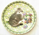 Aynsley Meet My Kittens April Plate - Malteazerエインズリーミート私の子猫エイプリルプレートマルティーザー※注意※NYからの配送になりますので2週間前後お時間をいただきます。人気の商品は在庫が無い場合がございます。ご了承くださいませ。サイズの種類の商品は購入時の備考欄にご希望のサイズをご記載ください。　携帯メールでの登録ですと楽天からのメールが届かない場合がございます。