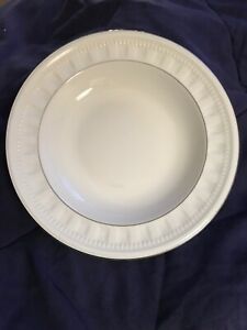 【送料無料】キッチン用品・食器・調理器具・陶器　ウェッズウッドコロッセオプラチナムスープボウルWedgwood COLOSSEUM PLATINUM Rimmed Soup Bowl 1671178