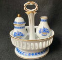 【送料無料】キッチン用品・食器・調理器具・陶器 リモージュ中国ミニ花瓶のホルダーと青い花のトリム黄色と金Limoges China Mini Vase Urn with Holder Blue Flowers Trim with Yellow and Gold