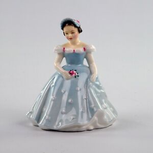 Royal Doulton Figurine HN2196 The Bridesmaidロイヤル・ドルトン・フィギュアブライズメイド※注意※NYからの配送になりますので2週間前後お時間をいただきます。人気の商品は在庫が無い場合がございます。ご了承くださいませ。サイズの種類の商品は購入時の備考欄にご希望のサイズをご記載ください。　携帯メールでの登録ですと楽天からのメールが届かない場合がございます。