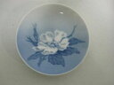 yzLb`piEHEE@CRyn[Q?Ԃ̉ԂƎMROYAL COPENHAGEN 3611 SIGNED MKX ~ 4 DISH with FLOWER BLOSSOM