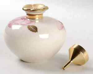 Lenox ROYAL BLOSSOM COLLECTION Perfume Bottle W/Stopper &amp; Metal Funnel 8585794レノックスロイヤルブロッサムコレクション香水ボトルストッパーメタルファネル※注意※NYからの配送になりますので2週間前後お時間をいただきます。人気の商品は在庫が無い場合がございます。ご了承くださいませ。サイズの種類の商品は購入時の備考欄にご希望のサイズをご記載ください。　携帯メールでの登録ですと楽天からのメールが届かない場合がございます。