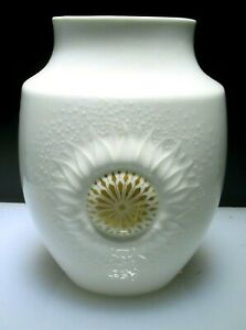 ALBOTH KAISER PORCELAIN SUNFLOWER VASE 70s/80s GERMANYアルボスカイザー磁器ひまわり花瓶年代年代ドイツ※注意※NYからの配送になりますので2週間前後お時間をいただきます。人気の商品は在庫が無い場合がございます。ご了承くださいませ。サイズの種類の商品は購入時の備考欄にご希望のサイズをご記載ください。　携帯メールでの登録ですと楽天からのメールが届かない場合がございます。