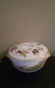 【送料無料】キッチン用品・食器・調理器具・陶器　ヴィンテージロイヤルウスターエベシャムゴールドトリムリブ付き取り扱い蓋付きチューリーンサイズVintage Royal Worcester Evesham Gold Trim Ribbed Handled Lidded Tureen Size