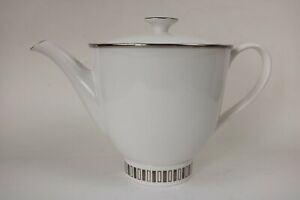 ROYAL WORCESTER Monaco Lunar Teapot - New - Fault - White +Platinumロイヤルウスターモナコ月のティーポット新しい障害ホワイトプラチナ※注意※NYからの配送になりますので2週間前後お時間をいただきます。人気の商品は在庫が無い場合がございます。ご了承くださいませ。サイズの種類の商品は購入時の備考欄にご希望のサイズをご記載ください。　携帯メールでの登録ですと楽天からのメールが届かない場合がございます。