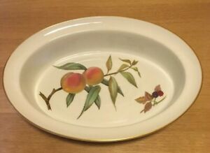 【送料無料】キッチン用品・食器・調理器具・陶器　ロイヤルウスターエベシャムゴールドオーバルセンチサービングディッシュピーチベリーRoyal Worcester Evesham Gold - Oval 11 1/4 29 cm Serving Dish Peaches & Berrie