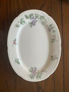 【送料無料】キッチン用品・食器・調理器具・陶器　プファルツグラフグレープバインプラッター PFALTZGRAFF GRAPEVINE PLATTER　14 1/2'' x 10 5/8''