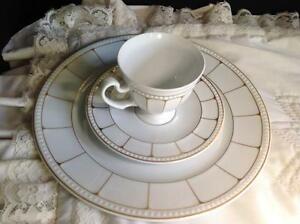 ̵ۥåʡĴƫƥ륷ȥۥ磻Ȥȥɼƥåסץ졼TIRSCHENREUTH VISCONTI White with Gold Porcelain Tea Cup, Saucer & 10 Plate