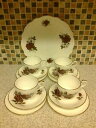 BONE CHINA RED ROSE CAKE PLATE 4 CUPS SAUCERS &amp; SIDE PLATES aynsley overstampedボーンチャイナレッドローズケーキプレートカップソーサーサイドプレートエイズリーオーバースタンプ※注意※NYからの配送になりますので2週間前後お時間をいただきます。人気の商品は在庫が無い場合がございます。ご了承くださいませ。サイズの種類の商品は購入時の備考欄にご希望のサイズをご記載ください。　携帯メールでの登録ですと楽天からのメールが届かない場合がございます。