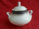 Royal Doulton, Sherbrooke, Lidded Sugar Bowlロイヤル・ドートンシャーブルック蓋付きシュガーボウル※注意※NYからの配送になりますので2週間前後お時間をいただきます。人気の商品は在庫が無い場合がございます。ご了承くださいませ。サイズの種類の商品は購入時の備考欄にご希望のサイズをご記載ください。　携帯メールでの登録ですと楽天からのメールが届かない場合がございます。