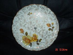 Old Foley James Kent Ltd Staffordshire Single Tear Cake Stand Yellow Rosesオールドフォーリージェームズケント株式会社スタッフォードシャーシングルティアケーキスタンドイエローローズ※注意※NYからの配送になりますので2週間前後お時間をいただきます。人気の商品は在庫が無い場合がございます。ご了承くださいませ。サイズの種類の商品は購入時の備考欄にご希望のサイズをご記載ください。　携帯メールでの登録ですと楽天からのメールが届かない場合がございます。