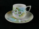 Antique Nippon Porcelain Tea Cup and Saucer with Hand Painted Daisy and Goldアンティーク日本磁器ティーカップとソーサー、手描きデイジーとゴールド※注意※NYからの配送になりますので2週間前後お時間をいただきます。人気の商品は在庫が無い場合がございます。ご了承くださいませ。サイズの種類の商品は購入時の備考欄にご希望のサイズをご記載ください。　携帯メールでの登録ですと楽天からのメールが届かない場合がございます。