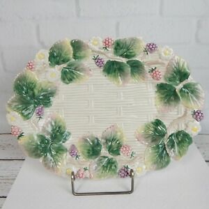 【送料無料】キッチン用品・食器・調理器具・陶器　フィッツフロイドウッドランドバスケットウィーブベリーは花の盛り合わせを残します1990 Fitz &amp; Floyd Woodland Basketweave Berries Leaves Flowers Platter 11.5