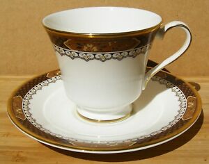 【送料無料】キッチン用品・食器・調理器具・陶器　ロイヤル・ドゥルトン級ティーカップとソーサーヴェローナパターンエクセレントRoyal Doulton - First Grade Teacup and Saucer Verona Pattern H 5064 - Excellent