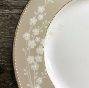 【送料無料】キッチン用品・食器・調理器具・陶器 レノックスベリーナゴールドアクセントプレート新Lenox Bellina Gold Accent Plate ~new~