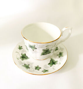 【送料無料】キッチン用品・食器・調理器具・陶器　ロイヤルキングストンボーンチャイナイングランドティーカップとソーサーアイビーRoyal Kingston Bone China England Tea Cup and Saucer Ivyのサムネイル