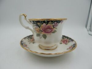 【送料無料】キッチン用品・食器・調理器具・陶器　ロイヤルアルバート協奏曲ティーカップとソーサーヴ..