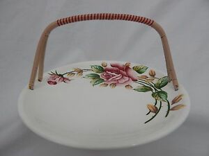 VTG LEFTON'S CHINA AMERICANA ROSE ROUND SERVING PLATE WITH WOVEN HANDLE NO. 934レフトンのチャイナ・アメリカーナ・ローズ・ラウンド・サービングプレート織りハンドル第番※注意※NYからの配送になりますので2週間前後お時間をいただきます。人気の商品は在庫が無い場合がございます。ご了承くださいませ。サイズの種類の商品は購入時の備考欄にご希望のサイズをご記載ください。　携帯メールでの登録ですと楽天からのメールが届かない場合がございます。