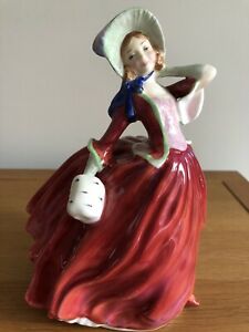 キッチン用品・食器・調理器具・陶器　Stunning Royal Doulton Lady Autumn Breezes HN1934 7.5 inch tall