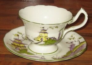 Royal Worcester Chinoiserie coffee cup and saucer 1898ロイヤルウスターシノワズリコーヒーカップとソーサー※注意※NYからの配送になりますので2週間前後お時間をいただきます。人気の商品は在庫が無い場合がございます。ご了承くださいませ。サイズの種類の商品は購入時の備考欄にご希望のサイズをご記載ください。　携帯メールでの登録ですと楽天からのメールが届かない場合がございます。