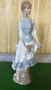 ROYAL DOULTON LADY ROSE ARBOUR REFLECTIONS No. HN 3145 LARGE 12 TALL PERFECT ロイヤル・ドゥルトン・レディ・ローズ・アーバー・リフレクションズ大背の高い完璧な※注意※NYからの配送になりますので2週間前後お時間をいただきます。人気の商品は在庫が無い場合がございます。ご了承くださいませ。サイズの種類の商品は購入時の備考欄にご希望のサイズをご記載ください。　携帯メールでの登録ですと楽天からのメールが届かない場合がございます。