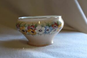 【送料無料】キッチン用品・食器・調理器具・陶器　エインズリーアネノームインチシュガーボウルソーサー。インターネット上の非常にまれなパターンAynsley Anenome B4850 3 Inch Sugar Bowl & Saucer. Very rare pattern on I(3)