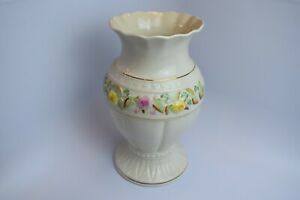 【送料無料】キッチン用品・食器・調理器具・陶器　ベレク花瓶ミレニアム美しい送料無料Belleek Vase Millennium 2000 Beautiful! Free Shipping!