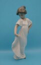 yzLb`piEHEE@bhEiEItBMAXJ[gLLADRO NAO Figurine ~ 1110 ~ Girl Holding Her Skirt ~ How Pretty ~