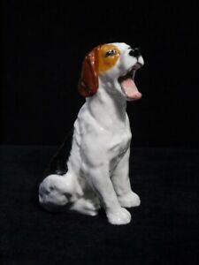 【送料無料】キッチン用品 食器 調理器具 陶器 ヴィンテージ塗装中国ロイヤルドルトン着席犬。Vintage Painted China Royal Doulton HN 1099 Seated Dog.