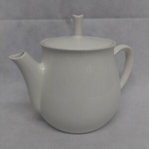 Franciscan Cloud Nine 9 Teapot With Lid White 4 Cup 1960's Whitestoneフランシスコ会雲ティーポットウィズリッドホワイトカップ年代ホワイトストーン※注意※NYからの配送になりますので2週間前後お時間をいただきます。人気の商品は在庫が無い場合がございます。ご了承くださいませ。サイズの種類の商品は購入時の備考欄にご希望のサイズをご記載ください。　携帯メールでの登録ですと楽天からのメールが届かない場合がございます。