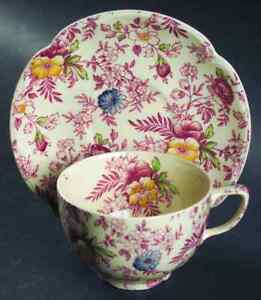 Johnson Brothers OLD ENGLISH CHINTZ PINK Cup &amp; Saucer 281846ジョンソンブラザーズオールドイングリッシュチンツピンクカップソーサー※注意※NYからの配送になりますので2週間前後お時間をいただきます。人気の商品は在庫が無い場合がございます。ご了承くださいませ。サイズの種類の商品は購入時の備考欄にご希望のサイズをご記載ください。　携帯メールでの登録ですと楽天からのメールが届かない場合がございます。